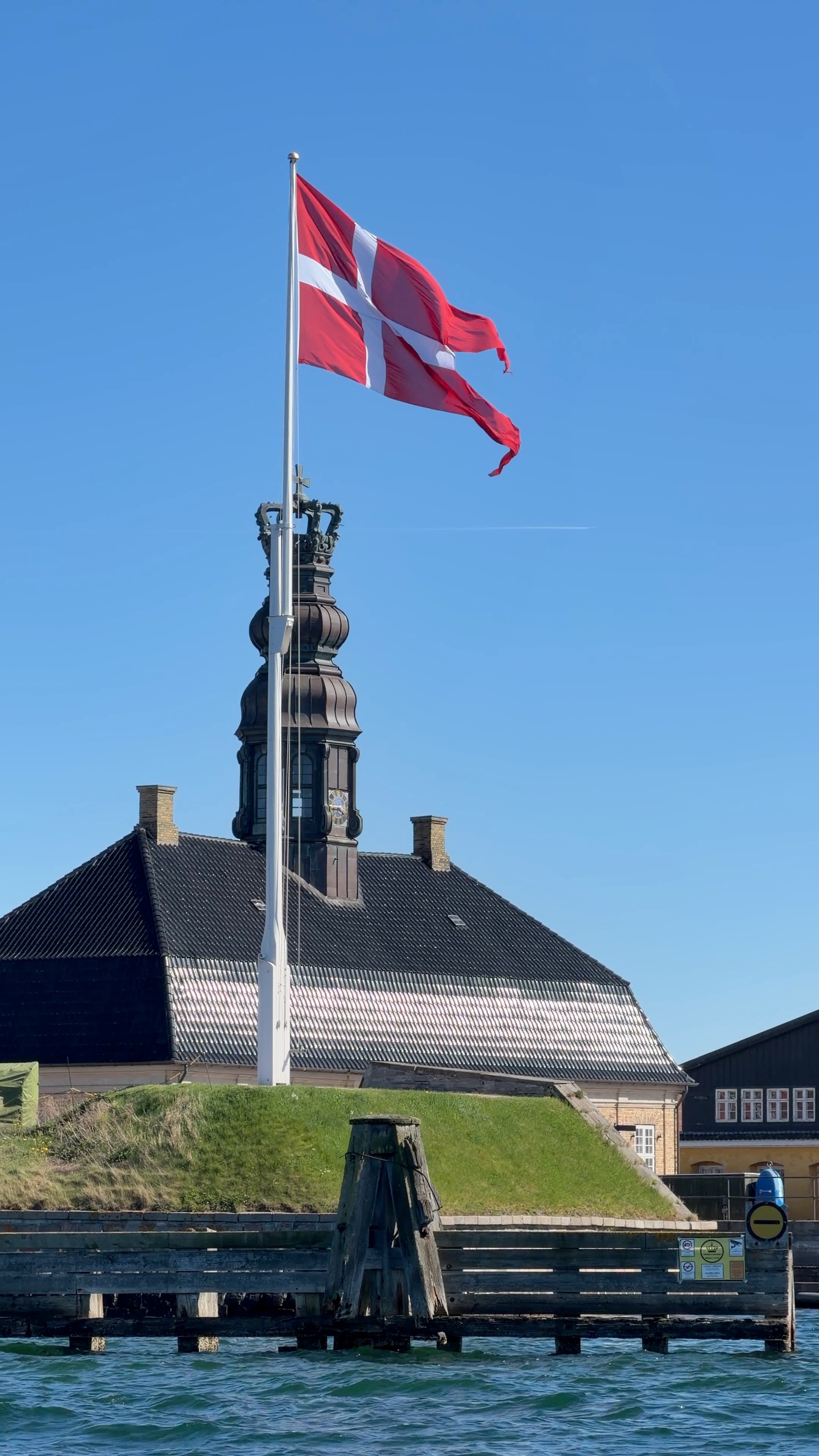 Copenhagen canal tour: Hilarious Danish flag facts